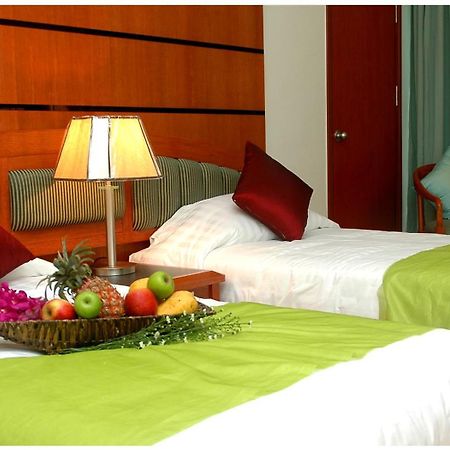 Oriental Crystal Hotel Каджанг Екстериор снимка