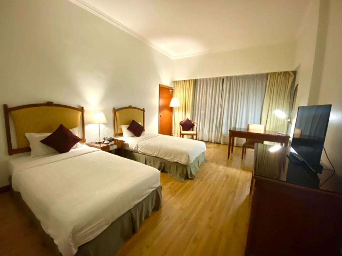 Oriental Crystal Hotel Каджанг Екстериор снимка
