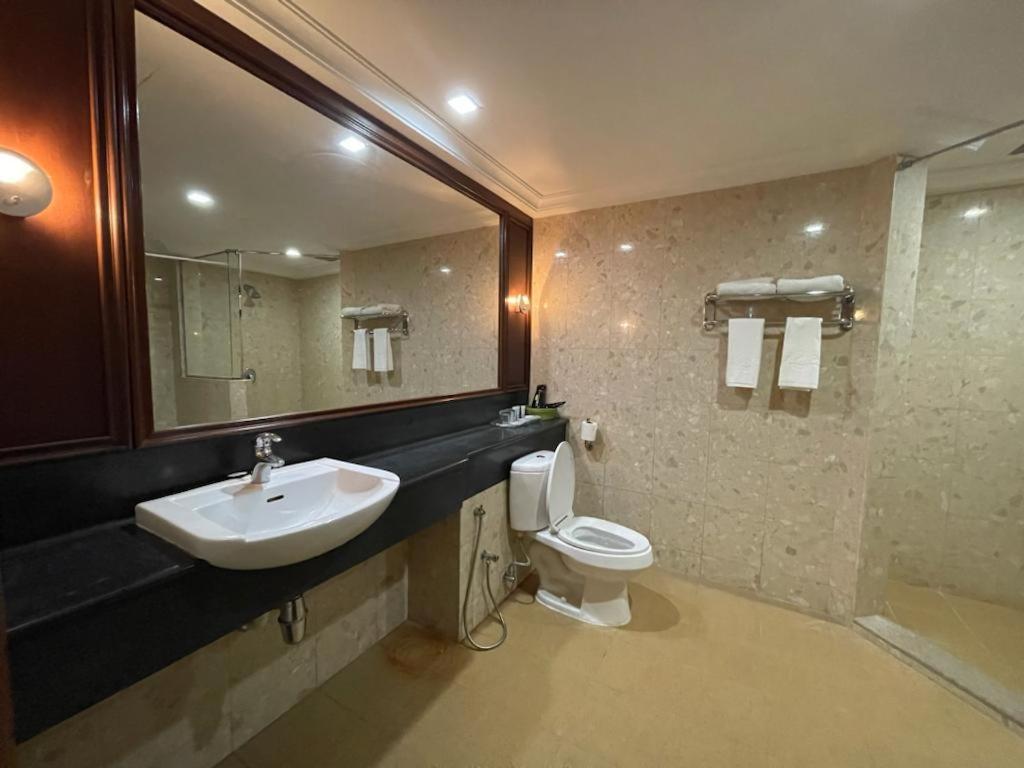 Oriental Crystal Hotel Каджанг Екстериор снимка