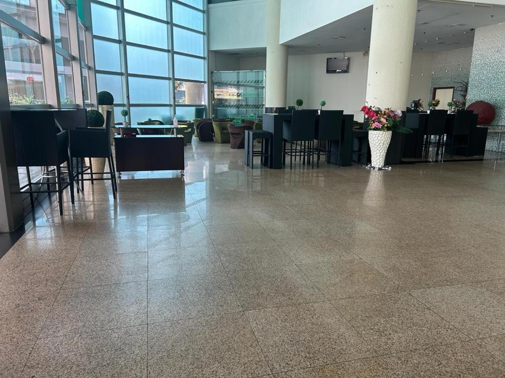Oriental Crystal Hotel Каджанг Екстериор снимка